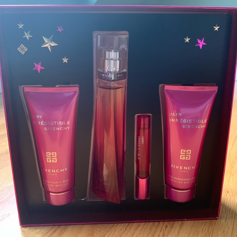 Very Irresistible Givenchy - 4 Piece Gift Set
